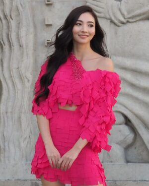 Aggie Hsieh Instagram - Had a wonderful time in this dress at #SHIATZYCHEN's fashion show today 💃🏻 this is definitely the outfit that'll make you bold and dance around in Paris 🥰 

今天在 @shiatzychen 的時裝秀上穿著這件衣服度過了一段美好的時光💃🏻這絕對是讓你在巴黎大膽跳舞的服裝🥰

#pfw #parisfashionweek #AutumnWinter2024