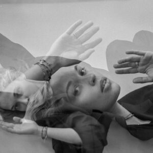 Aggy K. Adams Instagram - Double trouble 🤍🖤
By @andreiruncanu and @babalunastore @irina__marinescu 
#shootfilm