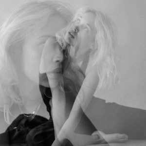 Aggy K. Adams Instagram - Double trouble 🤍🖤
By @andreiruncanu and @babalunastore @irina__marinescu 
#shootfilm