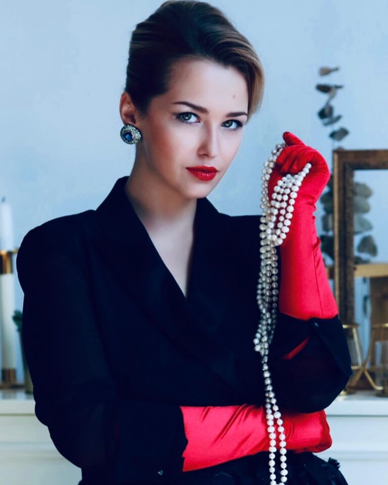 Actress Aglaya Shilovskaya HD Photos and Wallpapers December 2021