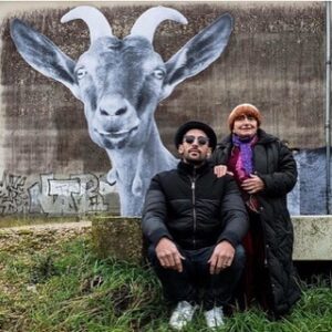 Agnès Varda Instagram - Un autre titre pour le film : Et pourquoi pas une chèvre ? #visagesvillages #facesplaces @jr @le_pacte_officiel