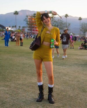 Agustina Suásquita Instagram - Batalla de looks en Coachella 🎡 Llegó el momento. Espero que estén listas para elegir. 1, 2 o 3? Simple pero no… 

Ph @lucianobongiorno 
St @kativara