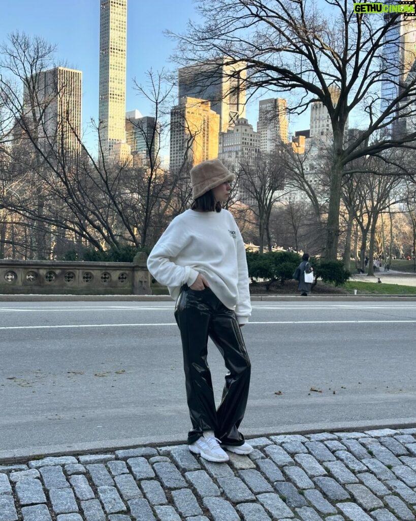Agustina Suásquita Instagram - Batalla de looks en NYC 🗽 Una semana de despliegue de glamour merecía este enfrentamiento 👊🏻 Del 1 al 7 coméntenme cuál les gustó más 👇🏻
