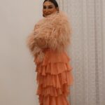 Ahlam Hassan Instagram – الف مبروك لمعاريسنا
اللوك حيل عجبني شكرا من القلب 
الفستان من تصميم الرائع الفنان ظاهر باقر 
@thaher.baqer 
المكياج والشعر صالون فيوويل 
@viewelsalon 
مكياج / ماريا
الشعر / شيماء