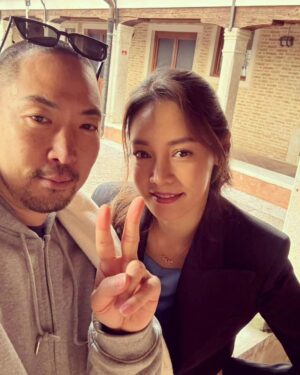 Ahn Hyun-mo Instagram - 춥고 힘들었던 출장지에서 초등학교 짝꿍을 우연히 만나 
밥과 차와 젤라또까지 얻어먹고
서로가 기억하는 9년과 서로가 모르는 25년을
8시간 동안 주고받았다 
기적 같았던 #베니스의휴일 🍦
What is the chance of reconnecting with your elementary and middle school classmate
 - deskmate to be more specific - for the first time in 25 years in Venezia!? 
Me in charge of emceeing and him in charge of playing music for the same night..!
We talked for almost eight hours the next day but it was far from enough..!