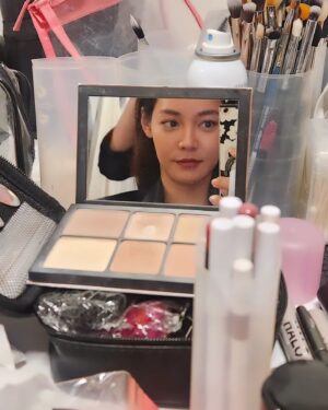 Ahn Hyun-mo Instagram - #밀라노 아가씨가 기차타고 와서 해준 화장 💄
매우 흡족 👄
Un trucco naturale di un artista milanese 🇮🇹