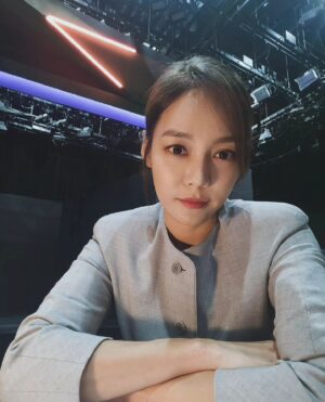 Ahn Hyun-mo Instagram - 아무리 회차를 거듭해도 무덤덤해 지기가 어려운..
진행자를 말잇못으로 만드는 프로그램 #스모킹건
오늘도 입틀막 아니면 말잇못.....😣