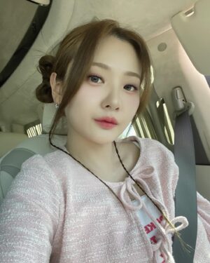Ahn Ji-young Instagram - 선생님 최대한 young하게 해쥬새오.. 🫧🫧