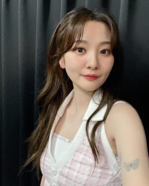 Ahn Ji-young Instagram - 애프터파티 끝🩷
다리 많이 아팠을텐데 끝까지 즐겨 준 러볼리들 .. 너무 고생했고 너무 고마워요 🥹
2024년의 시작을 그대들과 함께 해서 행복했습니다 !
올 한 해도 잘 부탁해요 :)
사랑해요!🩷