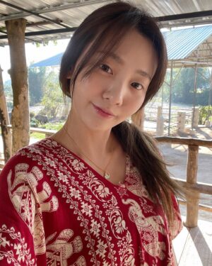 Ahn Ji-young Instagram - 콕끼리 안뇽👋
버내너 안뇽🍌