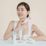 Ahn Sun-Young Instagram - 전 몰랐어요! #마포나루엠갤러리호텔 이 5성급 (6성급이상이나 표기가 5성급까지 가능) 1박에 120만원 넘어여!????😍 근데 지금 “어짜피 꼭 써야할 생필품” 자외선차단크림중에서도 너무 순해서 임산부 , 어린이 다쓸수 있는 #딘시선크림 #딘시선스틱 55% 할인으로 줍줍하고... 에코 네트백에,(수영장 해변가 뽕빨템 예약🫶🏻) 클렌저디바이스 , 신세계 상품권... 등등 <> 이모든거 단한번!! 라이브에 다 쏘고갑니다! 지금 빨리 알림신청 누르시고, 오늘 저녁 8시반 라이브로 만나요🫶🏻🩷🩵🩷🩵🍀