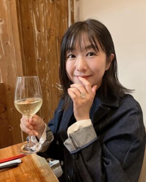 Ai Kayano Instagram - おとなの週末おふしょっと🍾

今回も食べすぎで本誌に載せきれなかったのでこちらに！
料理はもちろん、ちょっとしたインテリアまでセンスが光るお店でした✨
カトラリースタンドは店名ならでは。こちらもオシャレ！
猫村さん見つけたのもテンション上がったな〜！（茅）