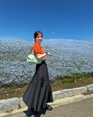 Ai Moritaka Instagram - #ネモフィラ ❁
髪よりも大きいシュシュがお気に入りです☺︎
#森高のお洋服
