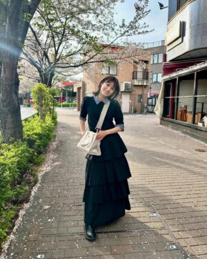 Ai Moritaka Instagram - 🖤🤍 #森高のお洋服

バッグはTikTokでコラボさせて貰った #ロウェルシングス さんの推し活バッグ👜だよーっ✴︎
早くバッグ持って現場に行きたい🥺💗