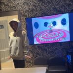 Ai Kago Instagram - フーディーって好き🧸♡ この日はスタジオでリハしてたの 終わってから娘と約束だったカラオケに♪ 娘の選曲がほんと懐かしいったらありゃしない😂🩷