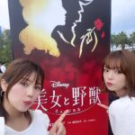 Ai Shinozaki Instagram - ・ 今年2度目の劇団四季。 『美女と野獣』 観劇前にディズニー行って気分上げてから行こ！ってなって、オソロの服着て耳持って準備万端で向かったら、まさかのパークチケット売り切れでそのままららぽ行きました👭 ららぽ大好きだからまぁいいんだけど😛 劇はもちろん素晴らしかったです🌹 ディズニーの音楽って良すぎるよね #劇団四季 #ららぽーと #思い出の耳ショット