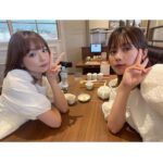 Ai Shinozaki Instagram - ・ 今年2度目の劇団四季。 『美女と野獣』 観劇前にディズニー行って気分上げてから行こ！ってなって、オソロの服着て耳持って準備万端で向かったら、まさかのパークチケット売り切れでそのままららぽ行きました👭 ららぽ大好きだからまぁいいんだけど😛 劇はもちろん素晴らしかったです🌹 ディズニーの音楽って良すぎるよね #劇団四季 #ららぽーと #思い出の耳ショット