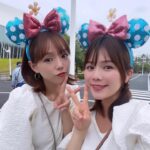 Ai Shinozaki Instagram - ・ 今年2度目の劇団四季。 『美女と野獣』 観劇前にディズニー行って気分上げてから行こ！ってなって、オソロの服着て耳持って準備万端で向かったら、まさかのパークチケット売り切れでそのままららぽ行きました👭 ららぽ大好きだからまぁいいんだけど😛 劇はもちろん素晴らしかったです🌹 ディズニーの音楽って良すぎるよね #劇団四季 #ららぽーと #思い出の耳ショット