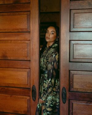 Aida Osman Instagram - regal things in @vanityfair … thank you @ydesta for all the beautiful words u wrote 🥹 @rapshitonmax 

the whole team did that
photography: @abshoots 
hair: @marciahamilton 
face: @autumnmoultriebeauty 
1st asst/light: @___angelcastro 
photo asst: @frosty_206 
style asst: @missinglewood 

ily @mokheirs and my team at ID for all ur patience because i never answer emails