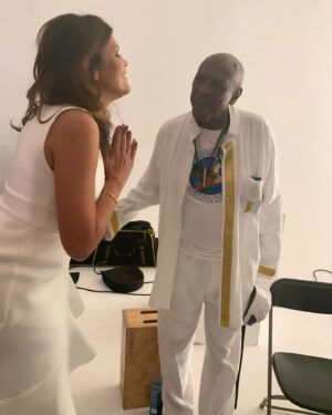 Aida Rodríguez Instagram - It was my absolute honor to meet and give Mr. Gossett his flowers. He was an amazing actor and did what he loved until he passed on to become an ancestor. We celebrate your life and say thank you for a job well done. Thank you for sharing your time and space and greeting me with love. Fly high. We don’t die, we graduate. 💜