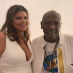 Aida Rodríguez Instagram - It was my absolute honor to meet and give Mr. Gossett his flowers. He was an amazing actor and did what he loved until he passed on to become an ancestor. We celebrate your life and say thank you for a job well done. Thank you for sharing your time and space and greeting me with love. Fly high. We don’t die, we graduate. 💜