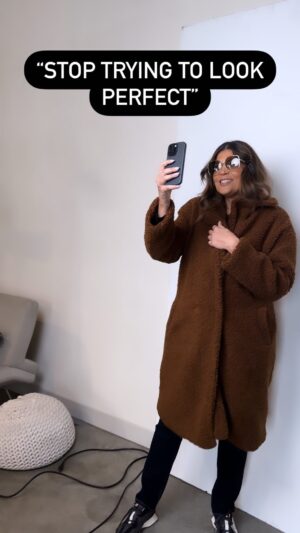 Aida Rodríguez Instagram - Stop trying to look perfect! There’s no such thing…

Another #BrownCoatAida video and this time we’re talking about self love! Let me know what you think in the comment section and remember, there is liberation in loving YOU!

#aidarodriguez #igetmylikesinperson