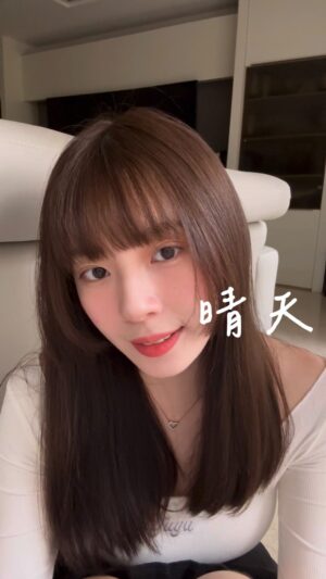 Aileen Huang Instagram - 還要多久我才能在你身邊？

Dress up @yuyu_active 🤍
#晴天 #cover #周杰倫