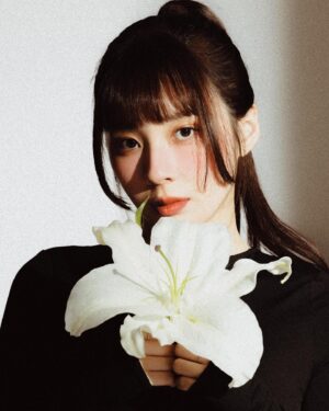 Aileen Huang Instagram - 新..年..快..樂🧨

這組照片算是突破了以往我的風格😶‍🌫️
偶爾當個🌶️妹好像也挺不錯的🫧

提早跟大家拜年啦！
我也要回家過年哩🧧

📷 @hank.portrait 
@ch9_photography_studio 

#新攝影棚超美超好拍🫶🏻 #新年快樂🧨