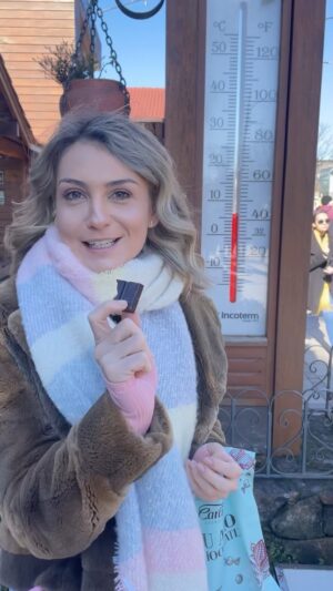 Aimée Madureira Instagram - Nutri, posso comer um chocolatinho?! ❄️🍫💝
💗 Blusa de dedinho @dmkmodafit
💄 Make e cabelo @linovasconcelos_ @henryluxoluxo_ #nutrirecomenda #nutriresponde #dicadanutri