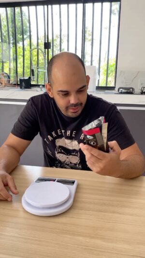 Aimée Madureira Instagram - QUANDO SUA NUTRI DIZ QUE VOCÊ PODE COMER CHOCOLATE.. “ZERO” 😂😂😂

#fitnessmotivation #nutrição #treino #foco #foconoobjetivo #foconadieta #treino #força