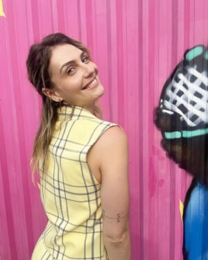 Aimée Madureira Instagram - 🌟✨ Não perca a nossa nova coleção de alfaiataria xadrez de saia e colete!
Este conjunto é perfeito para quem busca um look elegante e sofisticado. O xadrez é uma tendência atemporal que nunca sai de moda, e a combinação de saia e colete traz um toque de charme e estilo único.

✨✨ Garanta já o seu conjunto de alfaiataria xadrez de saia e colete e brilhe com estilo! ✨✨
.
#alfaiataria #xadrez #lookdodia