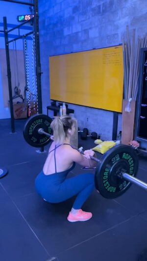 Aimée Madureira Instagram - Mais um dia no CrossFit e sempre de @ccmoficial 
.
.
.
#lookdodia #ccm #crossfit #workout #fitnessmotivation