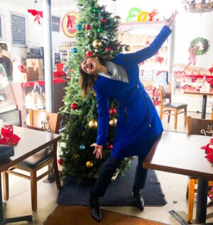 Aimee Teegarden Instagram - Christmas is coming early this year 🎄❄️🧣🦚☃️