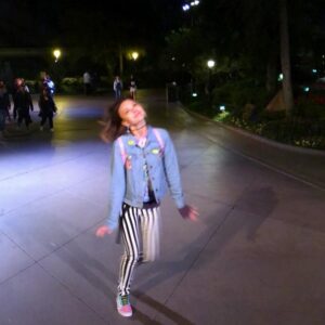Aimee Teegarden Instagram - 90’s nite @disneyland got me like 👩🏼‍🎤💕🦄 #90s #disney #disneyland #home #disneyafterdark