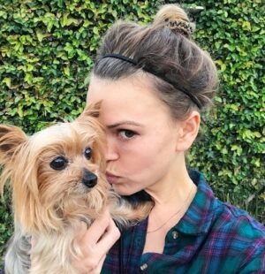 Aimee Teegarden Instagram - 😘🐶❤️ @mizzgizmo could not be more annoyed with me in this pic😂