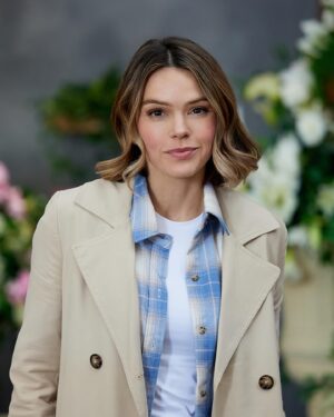 Aimee Teegarden Instagram - All the spring time feels coming at you in #AnEasterBloom premiering tomorrow Saturday March 30th @ 8/7c on the @hallmarkchannel 💐🐣🪺🌻👩🏼‍🌾🪻