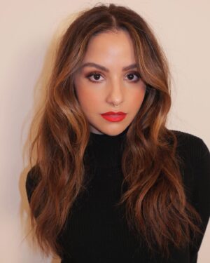 Aimee Carrero Instagram - The Menu x Blockbuster 📼⁣
⁣
The collab we didn’t know we needed!⁣
⁣
Styling: @bradgoreski @daniela_viviana ⁣
Hair: @bobbyeliot ⁣
Color: @mothermaehair ⁣
Makeup: @storyofmailife ⁣
Photos: Getty and @bobbyeliot⁣
⁣
@themenufilm is now available on blu-Ray and digital