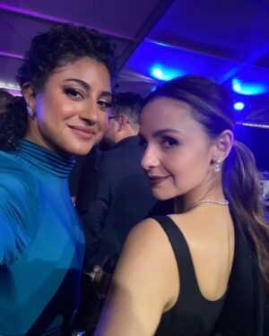 Aimee Carrero Instagram - Independent Spirit Awards 🕊️⁣
⁣
Thanks to @sagindie and @darrien_straightnochaser for seating me at the only table to polish off 3 bottles of champs
⁣
Styling: @bradgoreski @daniela_viviana 
Dress: @dior 
Hair: @hairbyaviva 
Makeup: @simonesiegl 
⁣
Portraits: @imdb @michaelrowephoto 
Carpet: @shutterstock 
Event: my beloved @vivienkillilea
