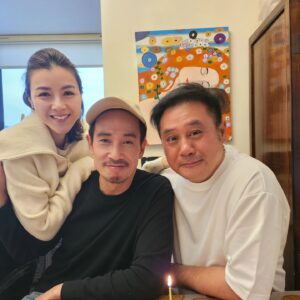 Aimee Chan Instagram - Aiden's "artistic" 📸 angle 😆😆. 

Thank you 哥同嫂嫂 @mak_cheung_ching  for the special homey celebration 🍾！ 

Fun fact: His wifey is an amazing chef and I always get loads of good tips from her each time we meet! 🥰🥰

@moses_chan_