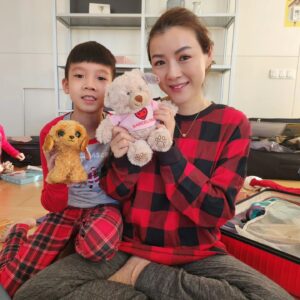 Aimee Chan Instagram - Feliz navidad! ( Merry Christmas! ) everybody from beautiful Barcelona! 🎄🤶🎅🌲 Been so busy the last week so haven't shared much from our trip, but will soon though! Stay healthy and happy in the meantime. 💖

#merrychristmas #chanchanfamily #familytrip #love #spain #barcelona #holiday #winter