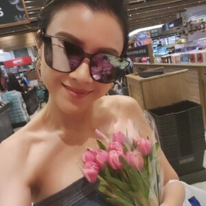 Aimee Chan Instagram - Picked up some cold dessert for the family after work! 🍧🍨🍦Thank you Nai Nai for watching the kiddo's and she said she  loved my look so wanted to take a photo!  hehe. 📸  She's so cute. 

#babyboysmissed #their #mama 
#chanchanfamily