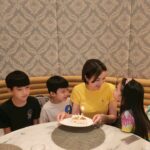 Aimee Chan Instagram – Every day seems like a birthday celebration with these sweet peas! 💖 #flashback #birthday #lunch 
@mo_hkg