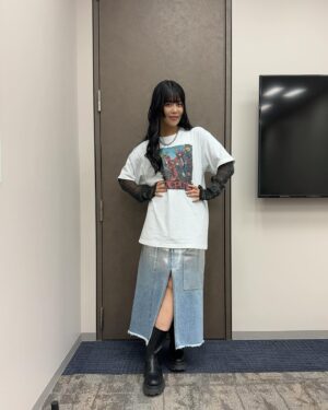 Aina Aiba Instagram - 「#マーベル ＆ #スターウォーズ 特番」コーデ。

Tシャツ #デッドプール
インナー @_vacancy_official 
デニムスカート @public_tokyo 
ブーツ @a_plus_tokyo 

"MARVEL"も"STAR WARS"も昔から好きな作品でずっと観てきました！
こちらのシリーズについてはこれまでお話したことがあるのですが、
それに続いて"X-MEN"のこともお話できる日が来るなんて思ってなかったです。
その中でもウルヴァリンの「ローガン」は大泣きした映画で、映画館を出た後も泣いてました。

X-MENとアベンジャーズの関係性とても気になっていましたが、マーベルズの終わりが！？

そして「デッドプール＆ウルヴァリン」楽しみすぎる！
推しと推しですよ！やばいです🤩🤩

お写真。
デッドプール役の加瀬康之さん
ロキ役の平川大輔さんと。

オビ＝ワン・ケノービ役の森川智之さんと。

アソーカ役の伊藤静さんと。

とても幸せな時間でした。
ありがとうございました！！！

#ディズニーっコらぢお 
#ディズニープラス
#超声優祭2024 
#aibコーデ 
#あぃすた
#ainstagram