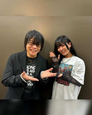 Aina Aiba Instagram - 「#マーベル ＆ #スターウォーズ 特番」コーデ。

Tシャツ #デッドプール
インナー @_vacancy_official 
デニムスカート @public_tokyo 
ブーツ @a_plus_tokyo 

"MARVEL"も"STAR WARS"も昔から好きな作品でずっと観てきました！
こちらのシリーズについてはこれまでお話したことがあるのですが、
それに続いて"X-MEN"のこともお話できる日が来るなんて思ってなかったです。
その中でもウルヴァリンの「ローガン」は大泣きした映画で、映画館を出た後も泣いてました。

X-MENとアベンジャーズの関係性とても気になっていましたが、マーベルズの終わりが！？

そして「デッドプール＆ウルヴァリン」楽しみすぎる！
推しと推しですよ！やばいです🤩🤩

お写真。
デッドプール役の加瀬康之さん
ロキ役の平川大輔さんと。

オビ＝ワン・ケノービ役の森川智之さんと。

アソーカ役の伊藤静さんと。

とても幸せな時間でした。
ありがとうございました！！！

#ディズニーっコらぢお 
#ディズニープラス
#超声優祭2024 
#aibコーデ 
#あぃすた
#ainstagram