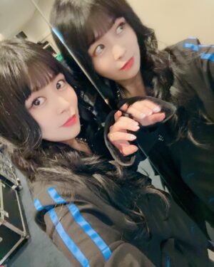 Aina Aiba Instagram - #まほふぇす 1部コーデ。

ジャケット @a_plus_tokyo 
インナー @_vacancy_official 
パンツ @a_plus_tokyo 
ネックレス @hare_official 

このジャケットは一目惚れでした。
「映えるし今日だ！」とこのコーデに♡
青いラインとシルエットがお気に入り。
青嵐みあるなぁとイベント中に気付いた😏

パンツは少し前に買ったレザーパンツ。
レザーでかっこよさマシマシ！！！

VACANCYのアイテムは、
デザイン良くて安いので最近よく買ってます🫶

コーデポストが好評で嬉しいです。

#aibコーデ 
#あぃすた
#ainstagram