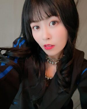 Aina Aiba Instagram - #まほふぇす 1部コーデ。

ジャケット @a_plus_tokyo 
インナー @_vacancy_official 
パンツ @a_plus_tokyo 
ネックレス @hare_official 

このジャケットは一目惚れでした。
「映えるし今日だ！」とこのコーデに♡
青いラインとシルエットがお気に入り。
青嵐みあるなぁとイベント中に気付いた😏

パンツは少し前に買ったレザーパンツ。
レザーでかっこよさマシマシ！！！

VACANCYのアイテムは、
デザイン良くて安いので最近よく買ってます🫶

コーデポストが好評で嬉しいです。

#aibコーデ 
#あぃすた
#ainstagram