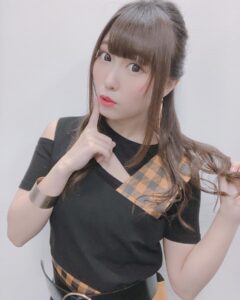 Aina Suzuki Instagram - 明けましておめでとうございます㊗️🎍 昨年は鈴木愛奈ソロデビューを発表させていただき
応援していただいているファンのみなさまの反応が
SNSやライブを通して知ることができて
とても心強く、励みになりました！
いよいよ、今年1月22日にはソロデビューアルバム
『ring A ring』が発売されます🌟
アーティスト鈴木愛奈をより多くの方に知っていただき、
愛してもらえるように
鈴木愛奈スタッフ一同尽力致しますので
本年も、よろしくお願いいたします！

#鈴木愛奈　#あいにゃ
#ソロデビュー　#Suzukiaina
#anison #anime #artist #ringAring #2020 #happynewyear