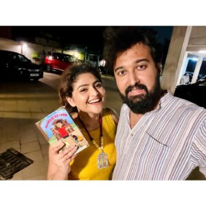 Aindrila Sharm Instagram - আজ আমার খুব আনন্দের একটা দিন।  আজ সব্যর দ্বিতীয় বই “ ব্যাতাইপুকুরের বেতান্ত ” বেরোলো।আমার খুব প্রিয় একটা গল্প। পুলু র গল্প এখন আপনাদের জন্য ♥️

@sabyasachi_3110