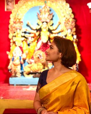 Aindrila Sharm Instagram - শুভ  মহাষ্টমী 🙏🏻