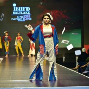 Aindrila Sharm Instagram - Walking a ramp after ages . It was such a wonderful experience walking for #INIFD ♥️
Thank you so much for showing such love and appreciation 🫶🏻